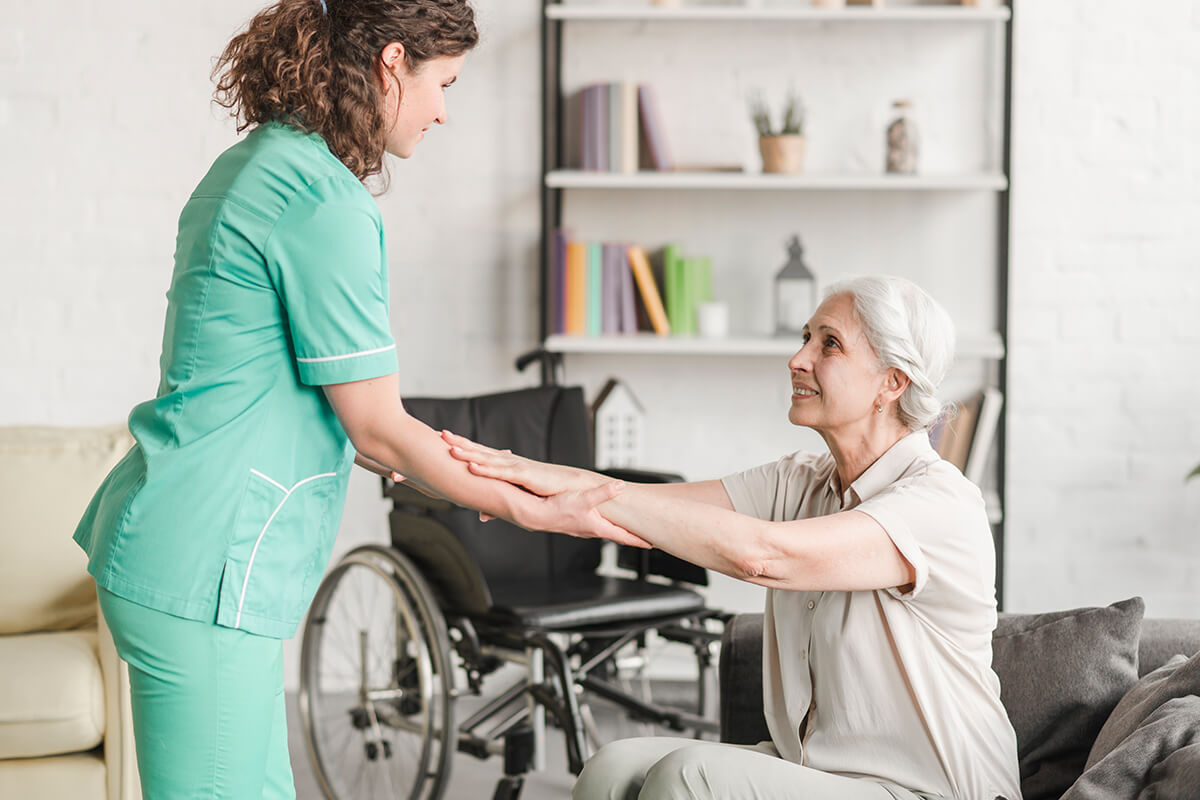 Yaşlılarla İletişimde Aktif Dinleme ve Empatinin Rolü