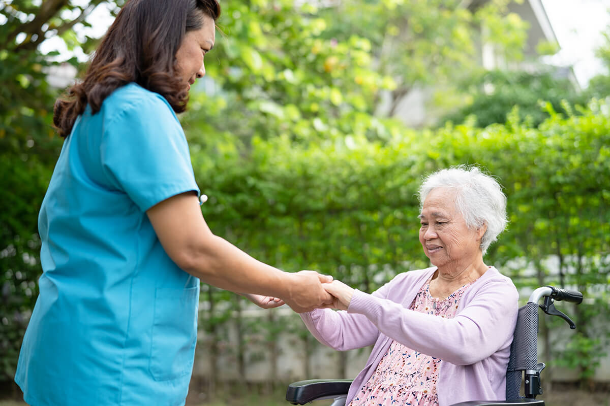 Yatılı Hasta Bakıcısı Nedir?